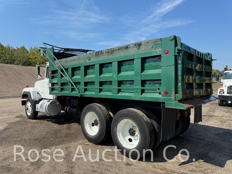 1993-mack-rd690s-image-2