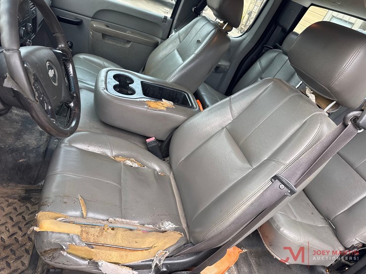 2012-chevrolet-silverado-2500hd-image-30