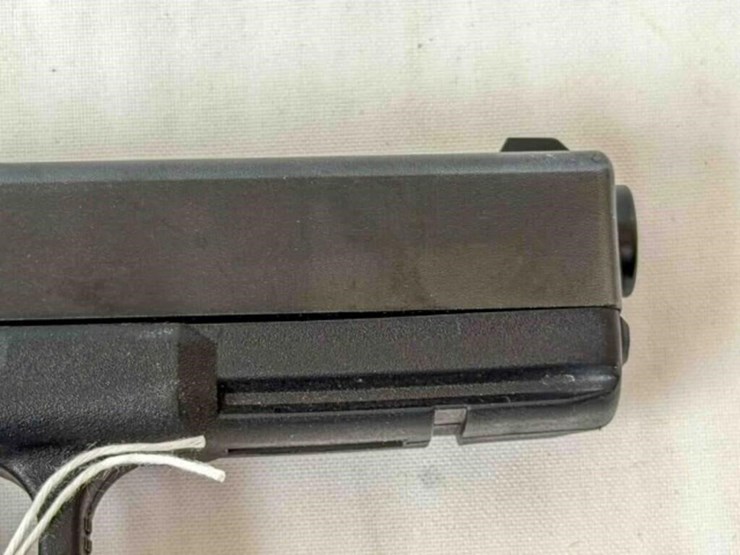 glock-22-40cal-pistol-image-4