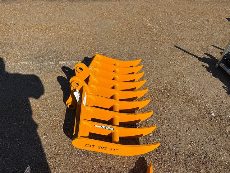 #9661-•-cat-305-root-rake-image-2