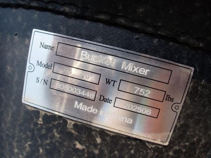 unused-greatbear-skid-steer-bucket-.4-cy-mixer-image-7