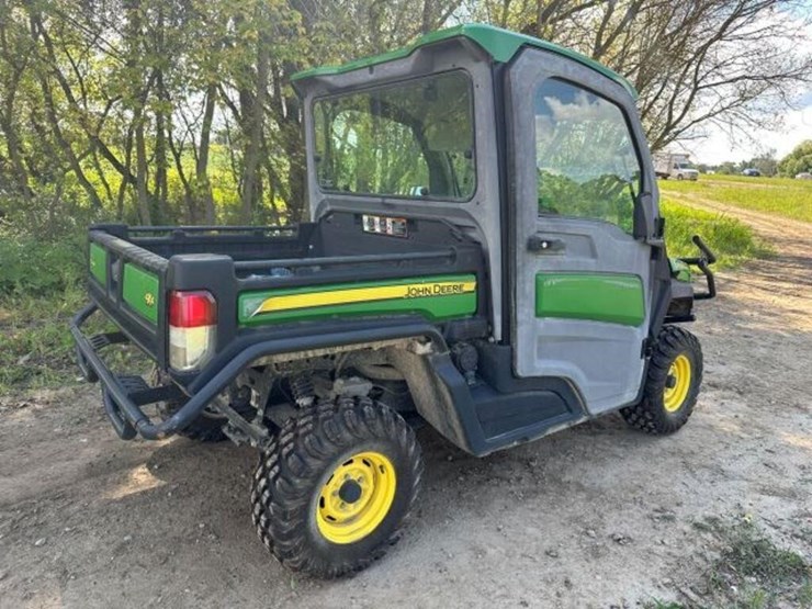 2020-john-deere-gator-image-5