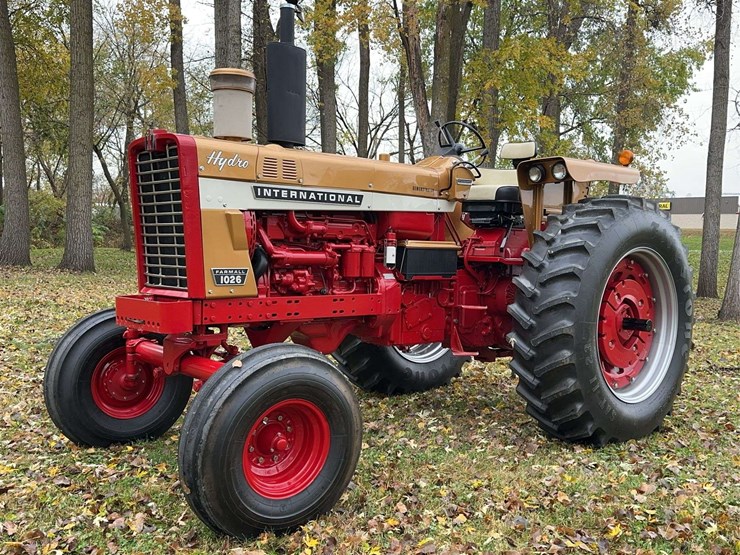 1970-1026-farmall-hydro-row-crop-golden-demonstrator-image-6