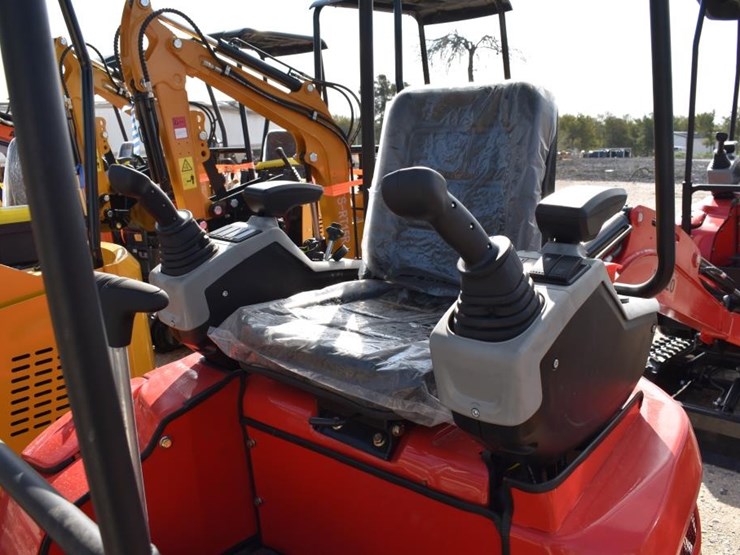 me20-mini-skid-excavator-(diesel)-(serial-#-06885a)-(k)-image-6