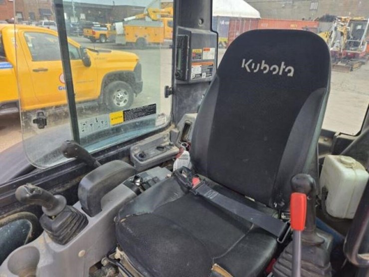 2013-kubota-kx057-4-image-17