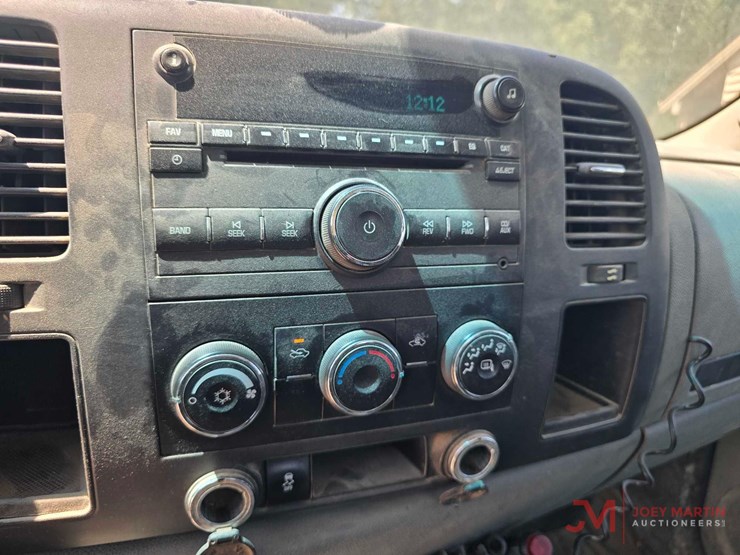 2013-chevrolet-2500-image-21