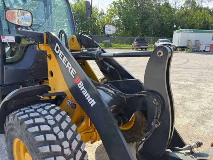 2020-deere-204l-image-41