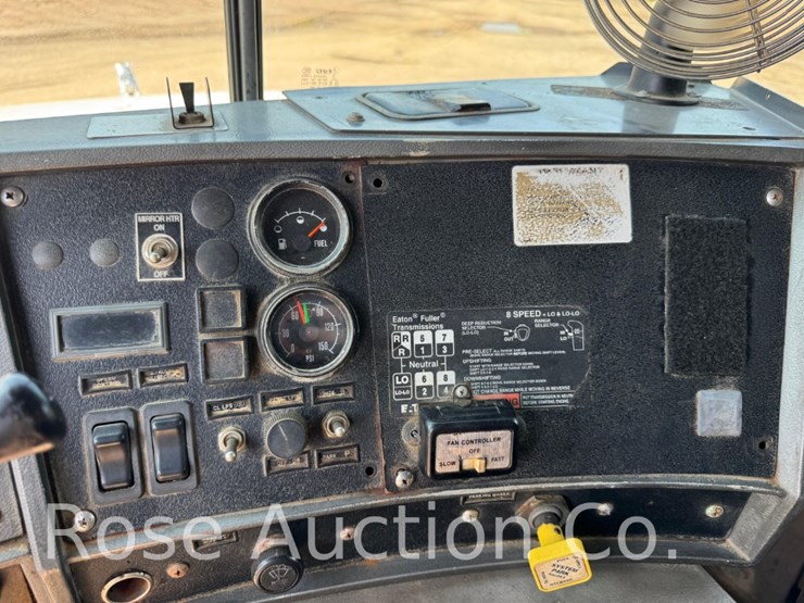 2001-mack-690s-image-26