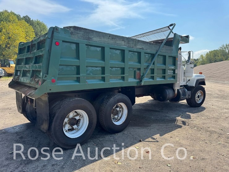 1993-mack-rd690s-image-2