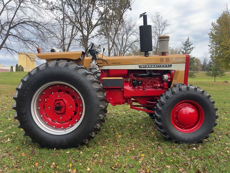 1970-1456-farmall-row-crop-mfwa-golden-demonstrator-image-4