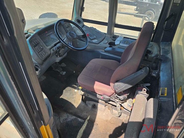 2005-deere-350d-image-25