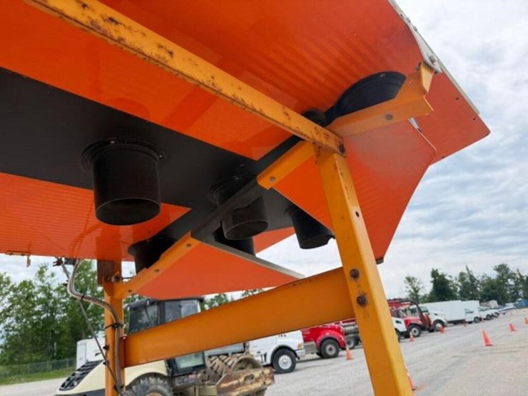 2013-solar-tech-tow-behind-s/a-arrowboard-4gm1a091-image-9
