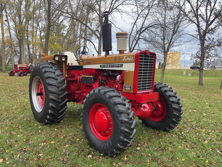 1970-1456-farmall-row-crop-mfwa-golden-demonstrator-image-3