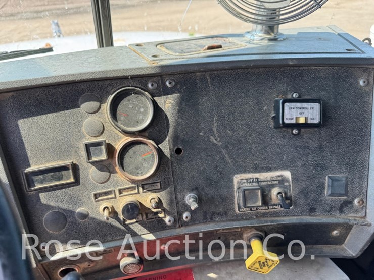 1993-mack-rd690s-image-25