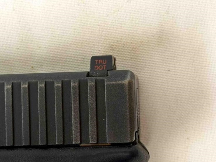 glock-model-21-45acp-pistol-image-5