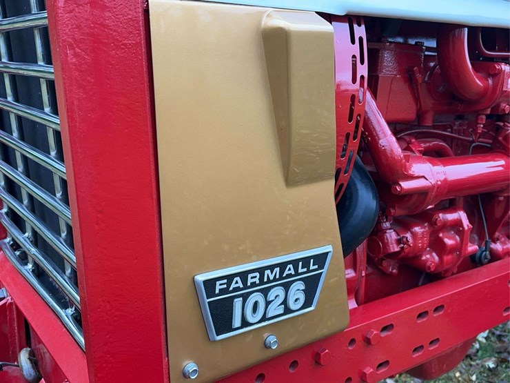 1970-1026-farmall-hydro-row-crop-golden-demonstrator-image-29