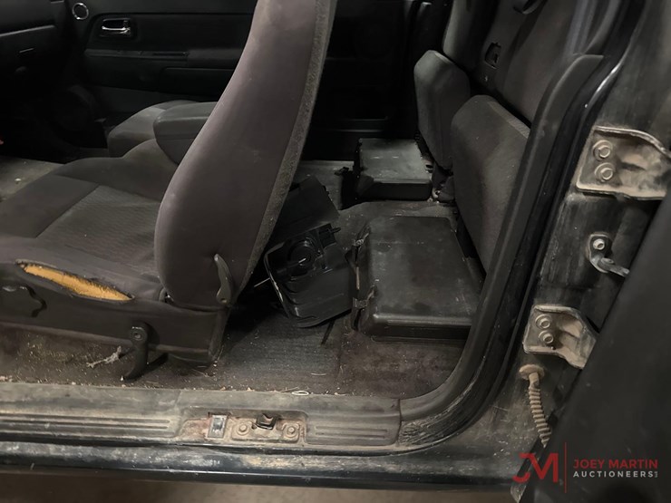 2012-chevrolet-colorado-image-25