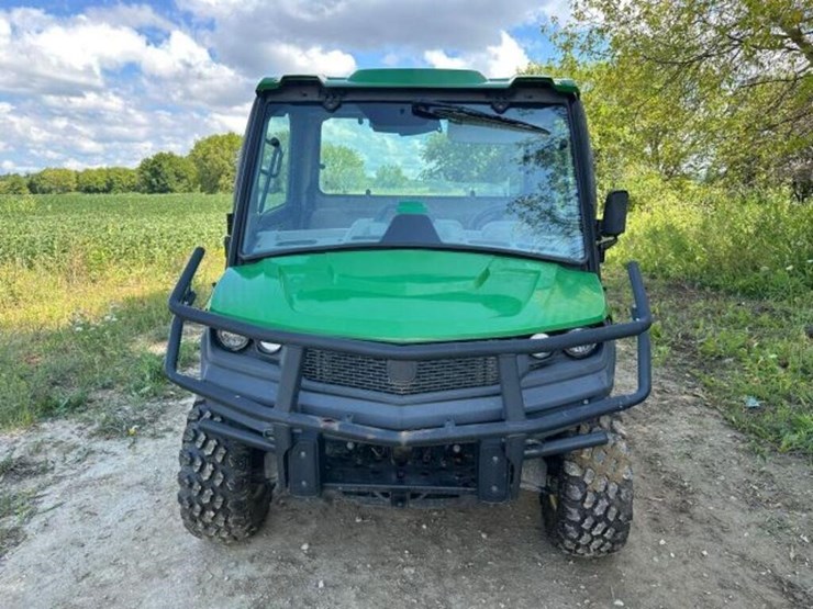 2020-john-deere-gator-image-3