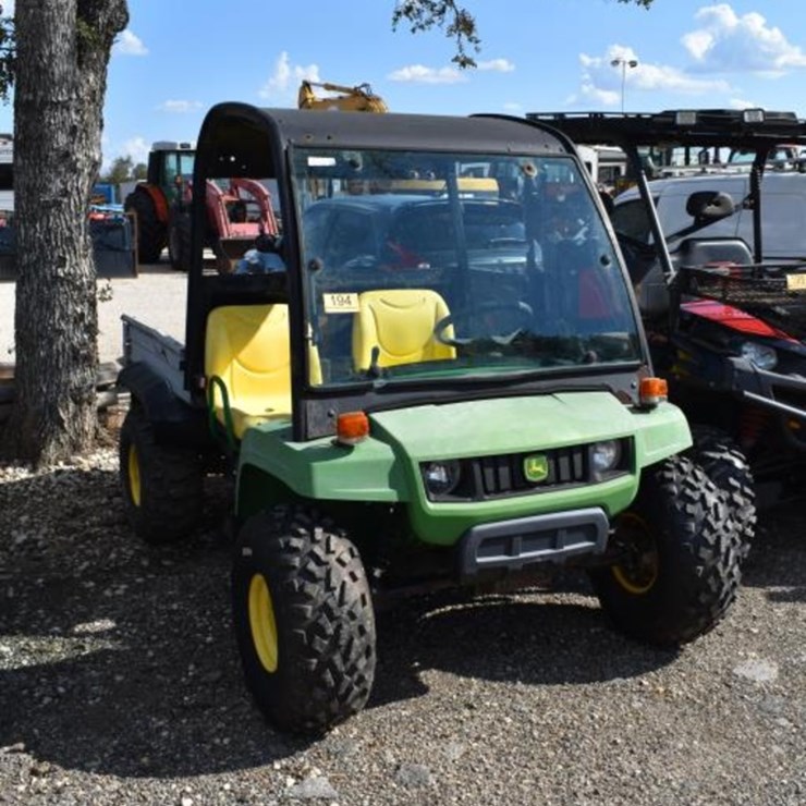 JOHN DEERE GATOR