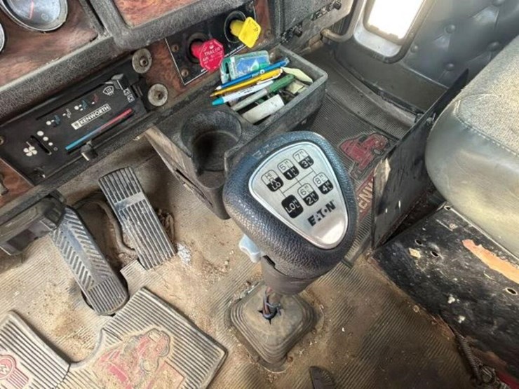 2001-kenworth-t800-image-21