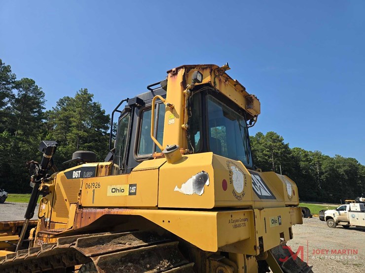 2012-caterpillar-d6t-image-11