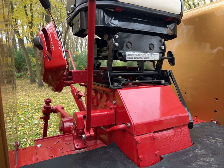 1970-farmall-826-hydro-diesel-row-crop-golden-demonstrator-image-31