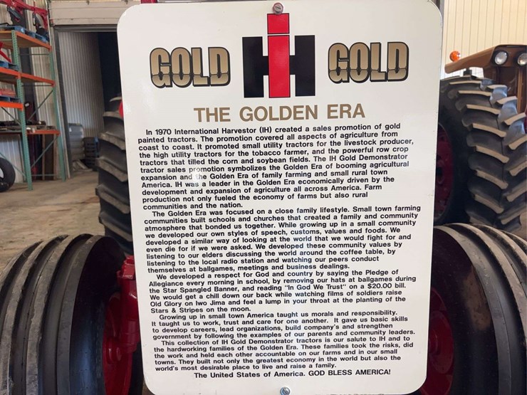 golden-demonstrator-information-sign-with-stand-image-3