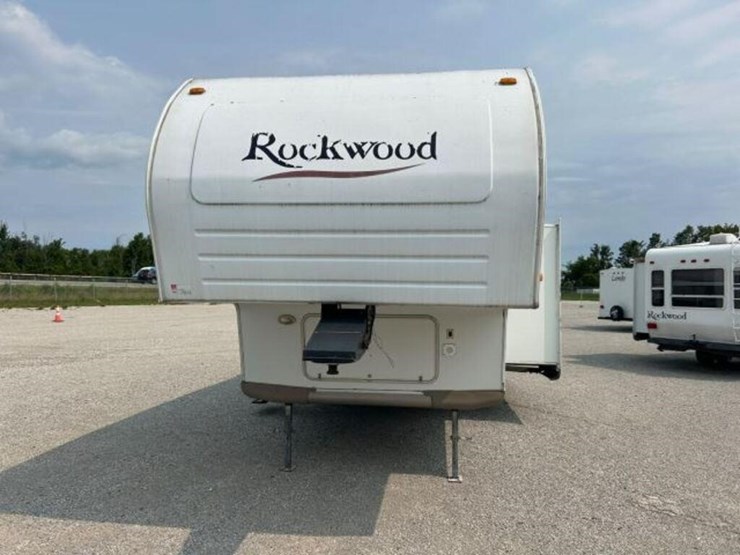 2006-forest-river-rockwood-8281ss-t/a-5th-wheel-4x-image-2