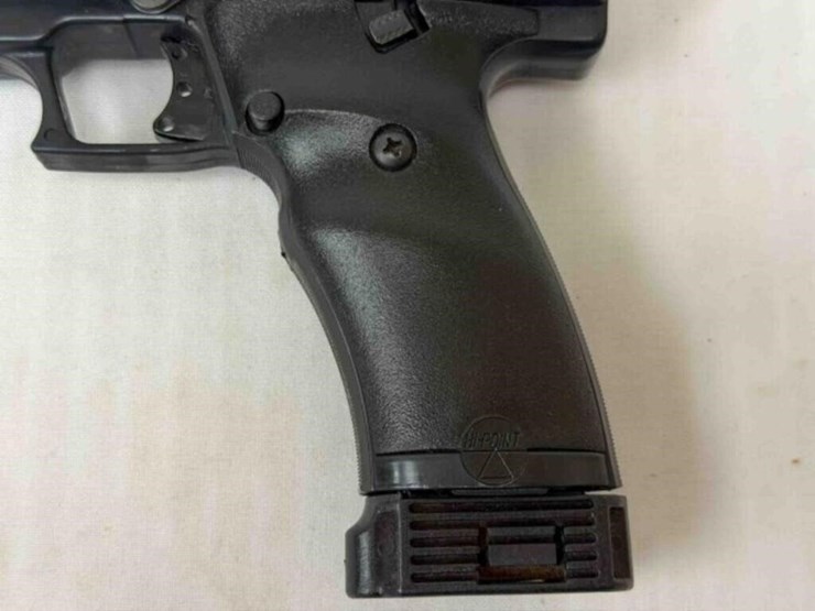 hi-point-arms-mod.-jcp-40cal-pistol-image-7