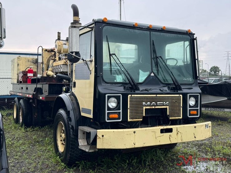 1999-mack-mr688s-image-1