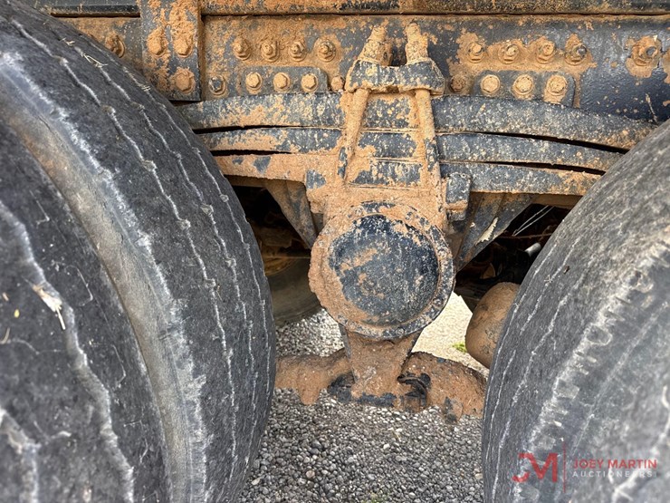 2002-volvo-vac-truck-image-17