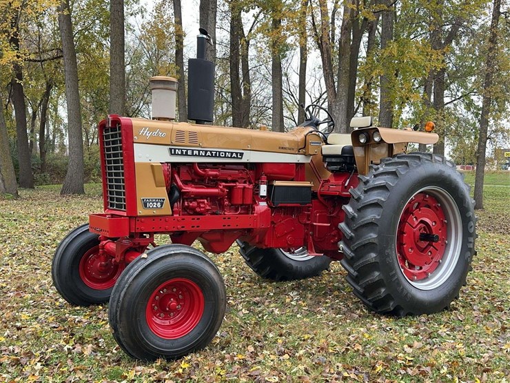 1970-1026-farmall-hydro-row-crop-golden-demonstrator-image-7