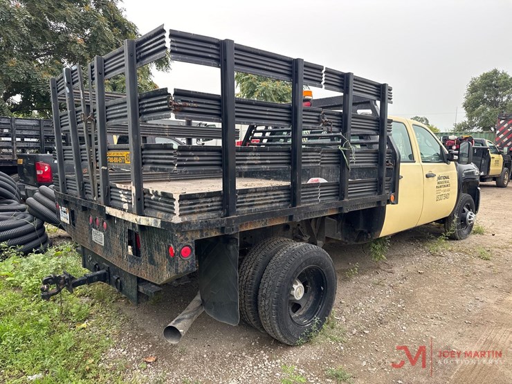 2009-chevrolet-3500-image-2