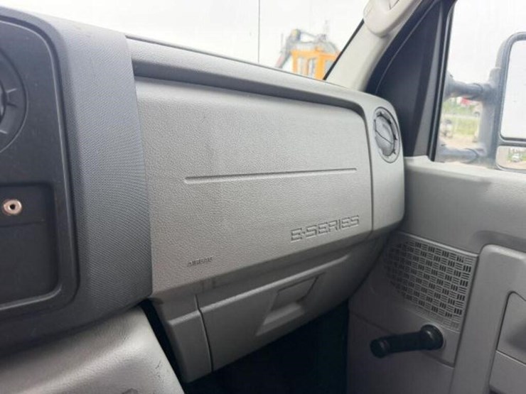 2014-ford-e450-image-15