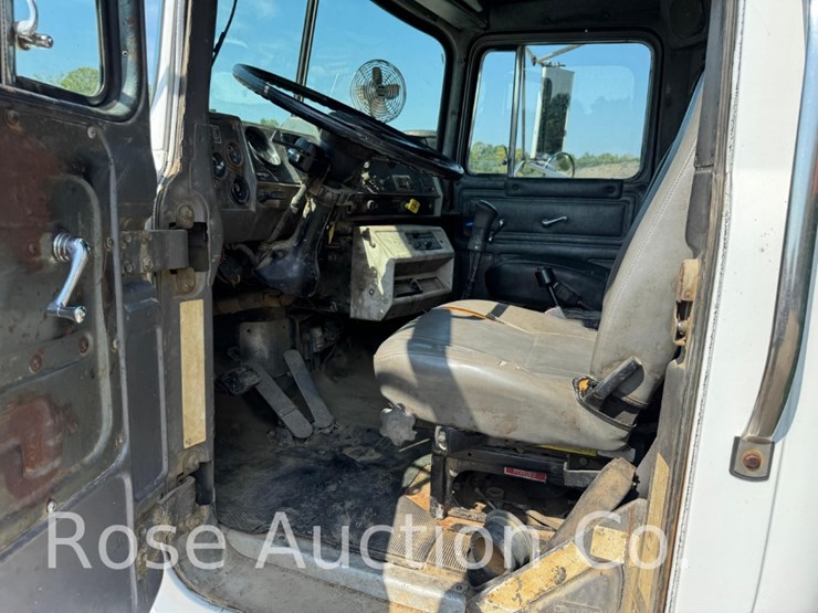 1993-mack-rd690s-image-21