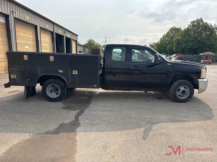 2007-chevrolet-3500-image-2