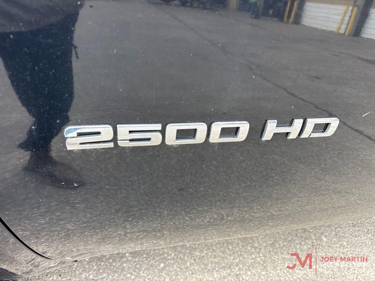 2012-chevrolet-silverado-2500hd-image-11