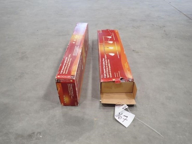 qty-of-(2)-4-light-track-fixture-image-4