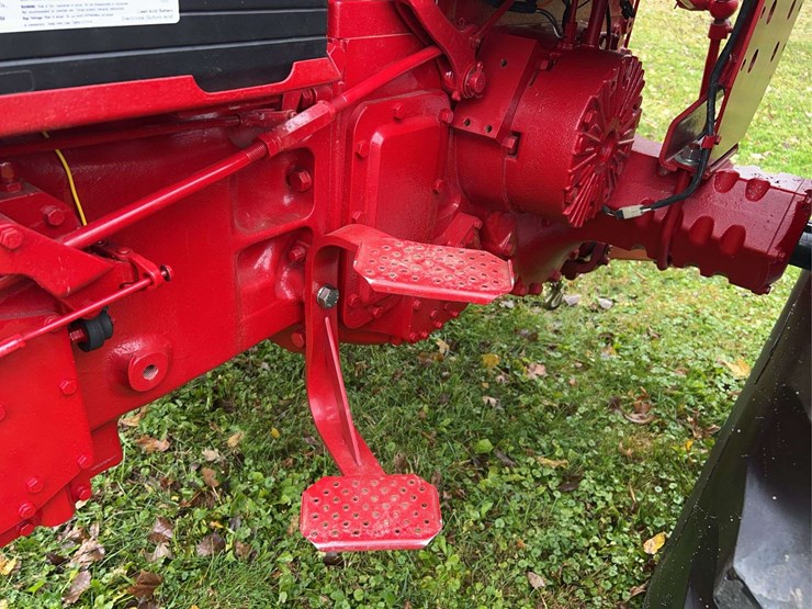 1970-farmall-826-diesel-row-crop-golden-demonstrator-image-58
