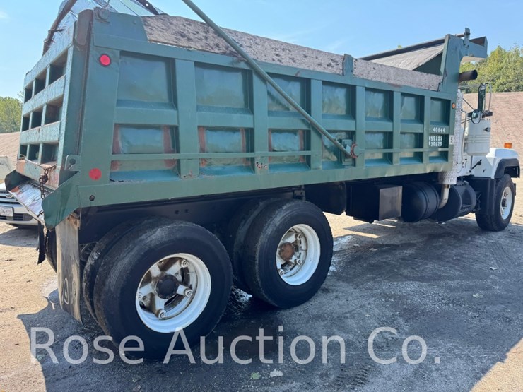 1993-mack-rd690s-image-3