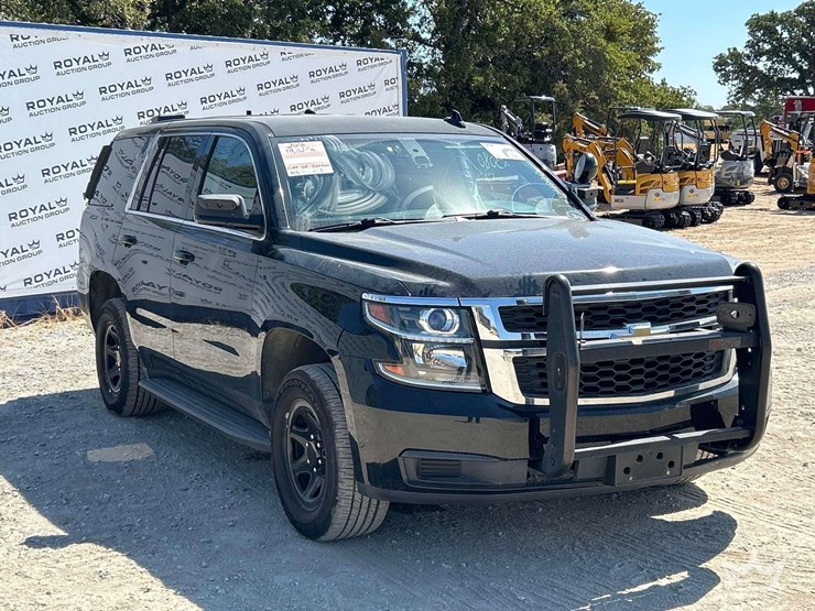 2016-chevrolet-tahoe-image-2