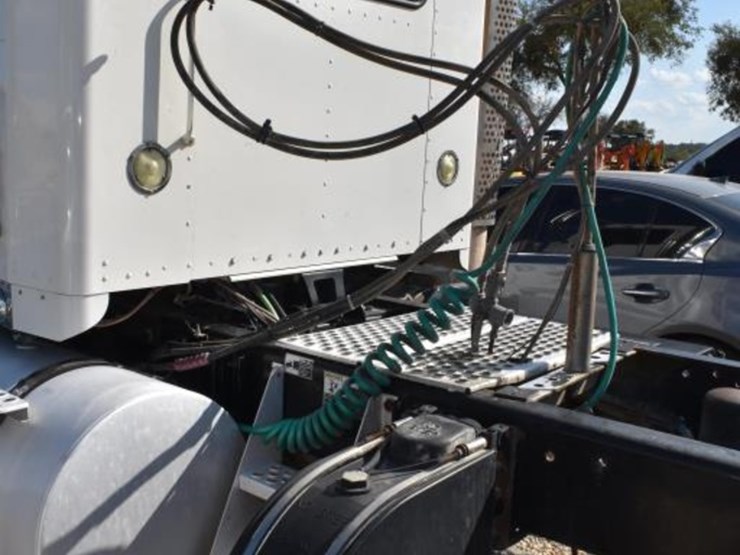 2012-kenworth-t800-image-6