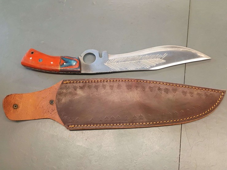 custom-stainless-steel-fixed-blade-knife-with-cream/blue-striped-handle-image-4
