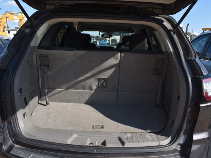 2013-chevrolet-traverse-ls-image-12