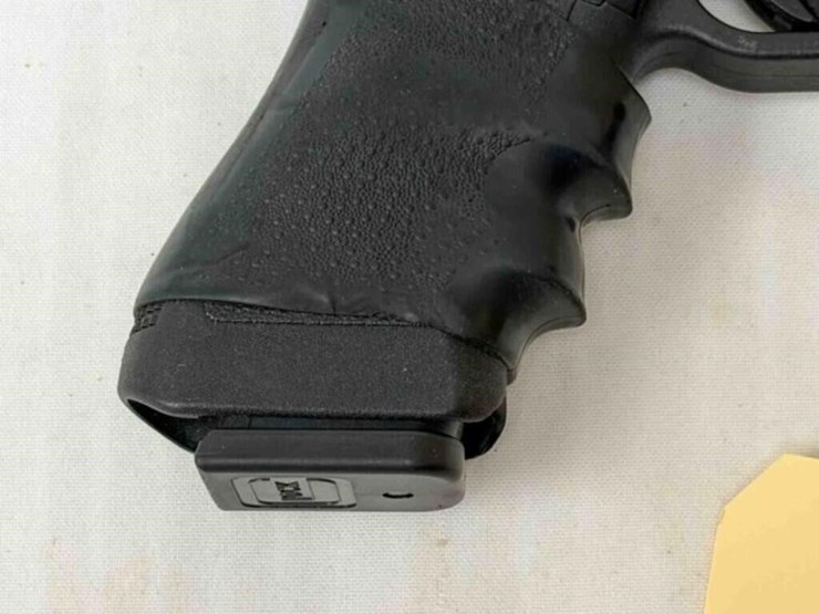 glock-22-40cal-pistol-image-7