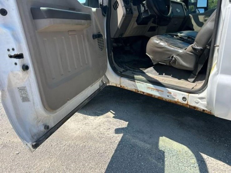 2009-ford-f550-image-24