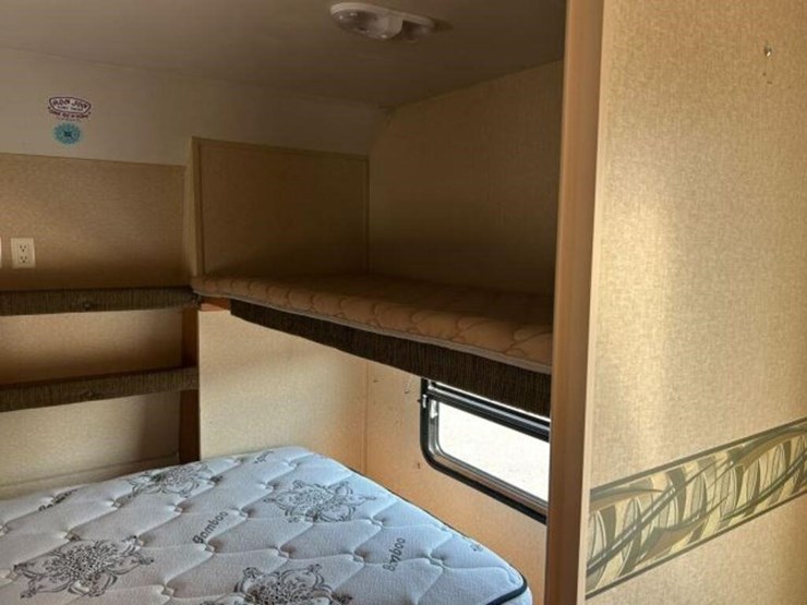 2010-forest-river-wildwood-36bhs-t/a-park-model-4x-image-63