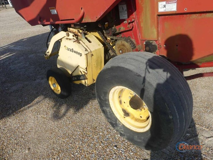 new-holland-br740-image-4