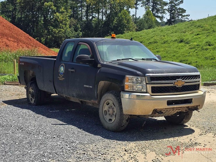 2013-chevrolet-2500-image-1