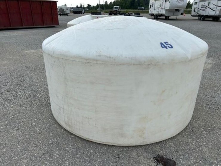 water-1,100-gal-polyethylene-tank-image-2